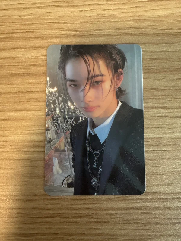 DARK BLD KPOP MERCH/SHPE LUCKY DRAW