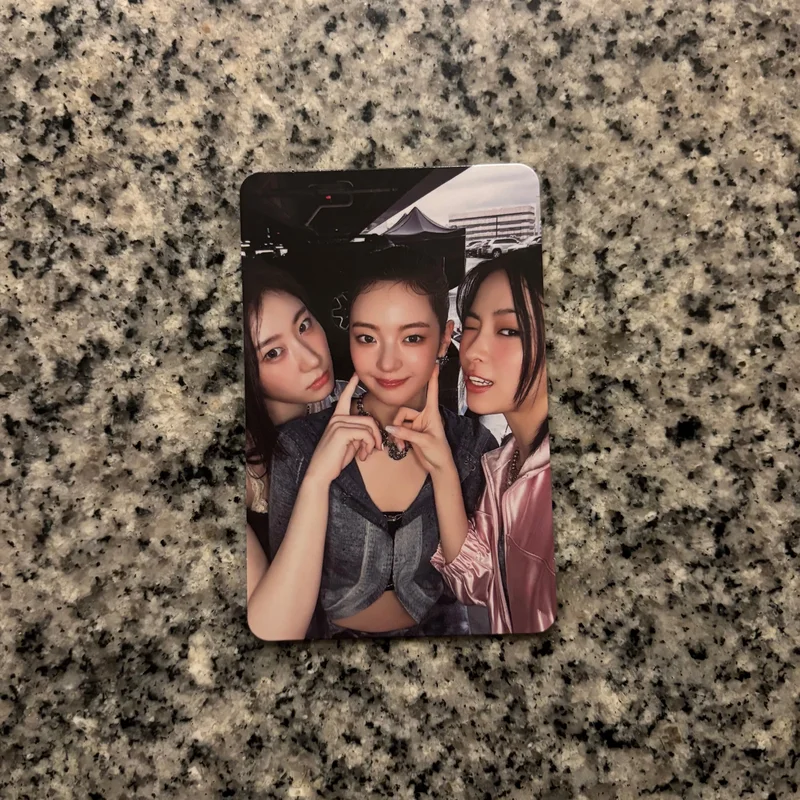 Unit Itzy - Gold