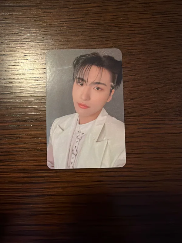 THE WORLD EP.1 : MOVEMENT hello82