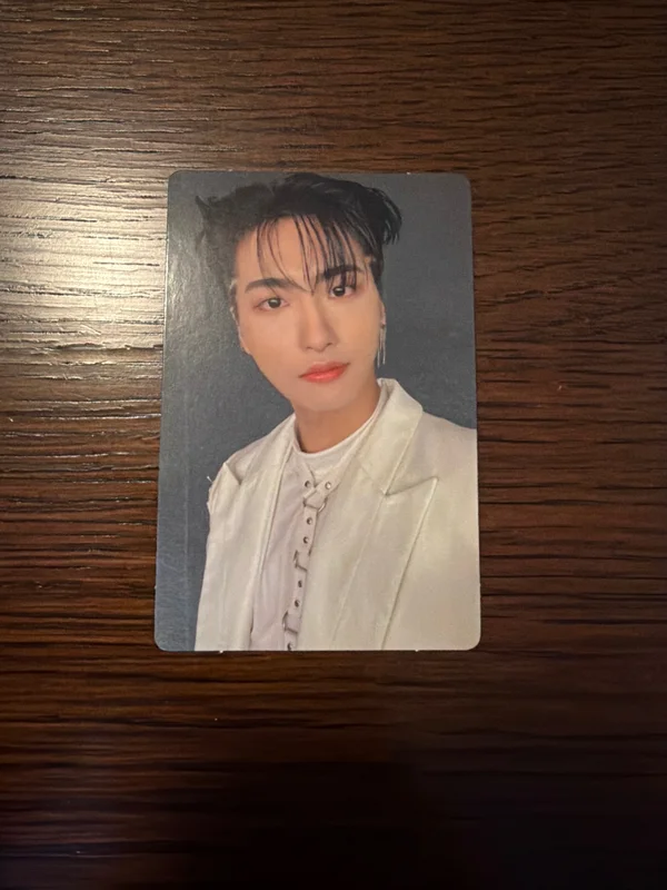 THE WORLD EP.1 : MOVEMENT DIGIPAK VER. hello82