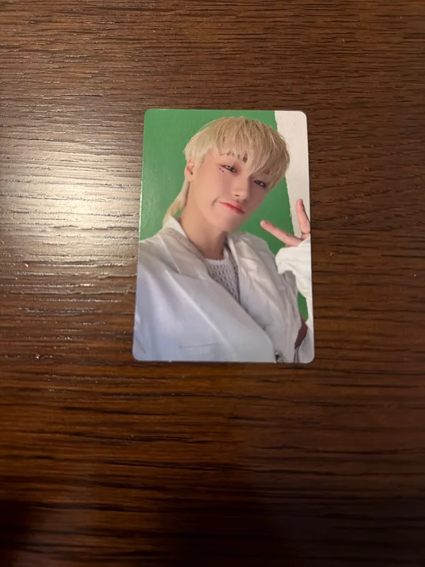 THE WORLD EP.1 : MOVEMENT DIGIPAK VER. hello82