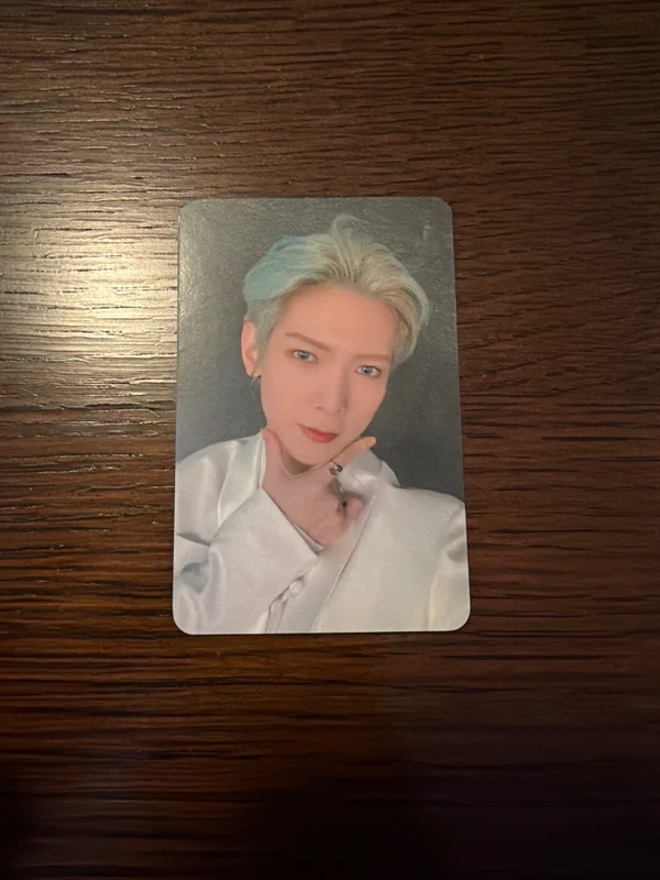 THE WORLD EP.1 : MOVEMENT hello82