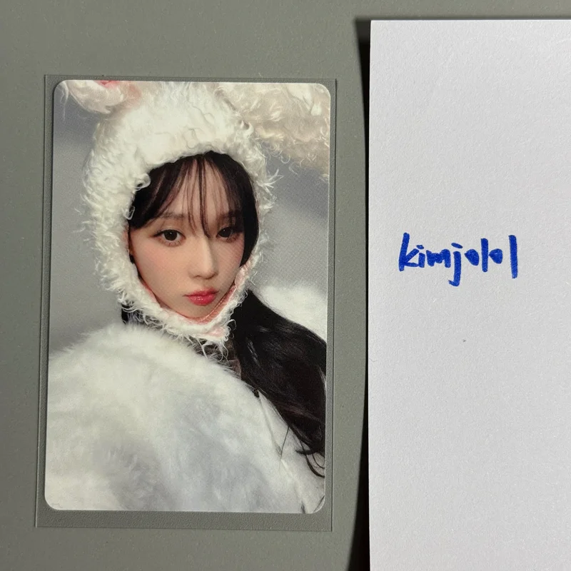 WINTER ARTIST BIRTHDAY CROCHET MINI CAKE KEYRING