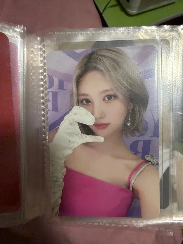 IVE THE FIRST FAN CONCERT The Prom Queens RANDOM PHOTOCARD PACK