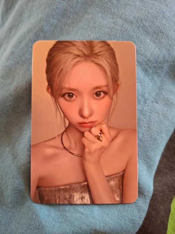 IVE WORLD TOUR [SHOW WHAT I AM] RANDOM PHOTOCARD PACK