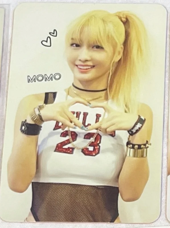 Pocamarket, TWICE MOMO THE STORY BEGINS K-pop Photocard