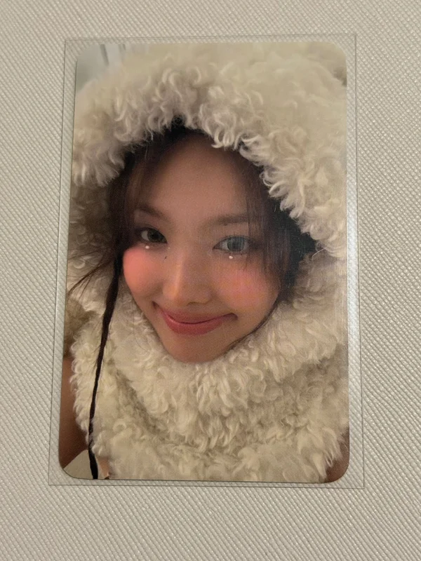 Yes, I am Nayeon. JYP SHOP