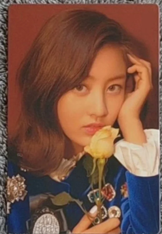THE ROSES : 2019 SEASONS GREETINGS