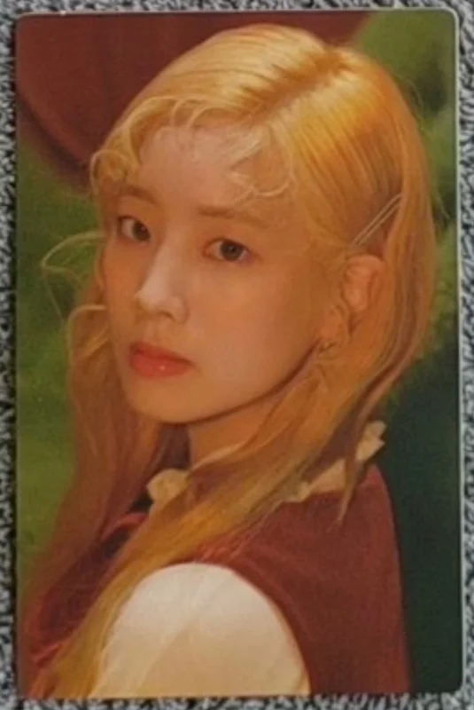 THE ROSES : 2019 SEASONS GREETINGS