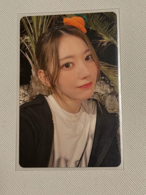 LE SSERAFIM's DAY OFF IN JEJU PHOTOBOOK
