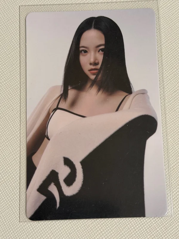 FEARLESS Monochrome Bouquet Ver.