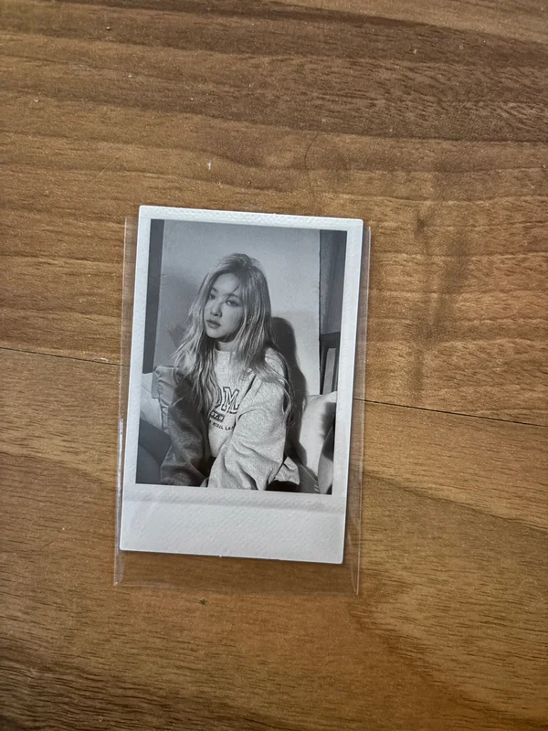 R - Photocard