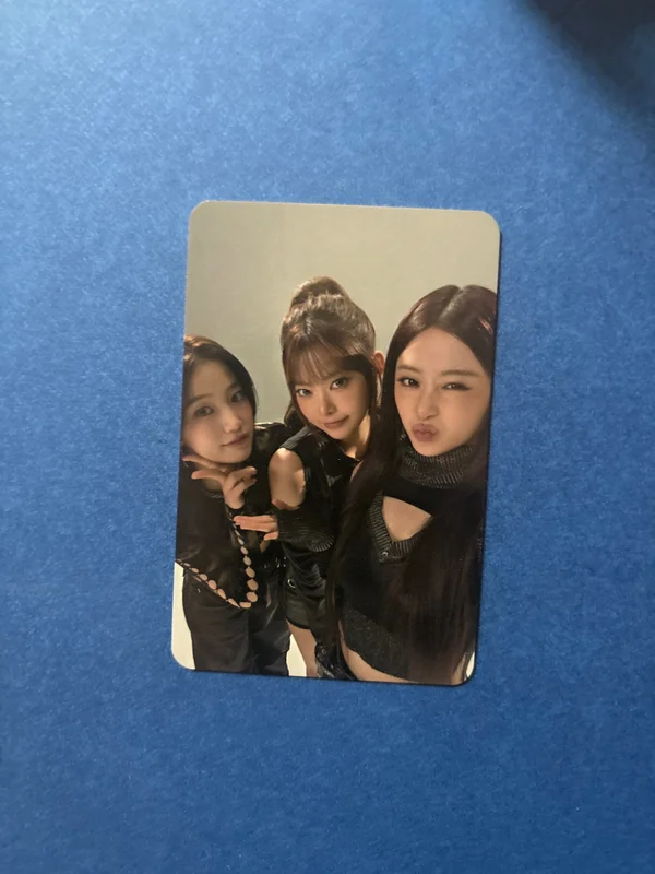LE SSERAFIM VR CONCERT:INVITATION Lenticular Photocard Pack