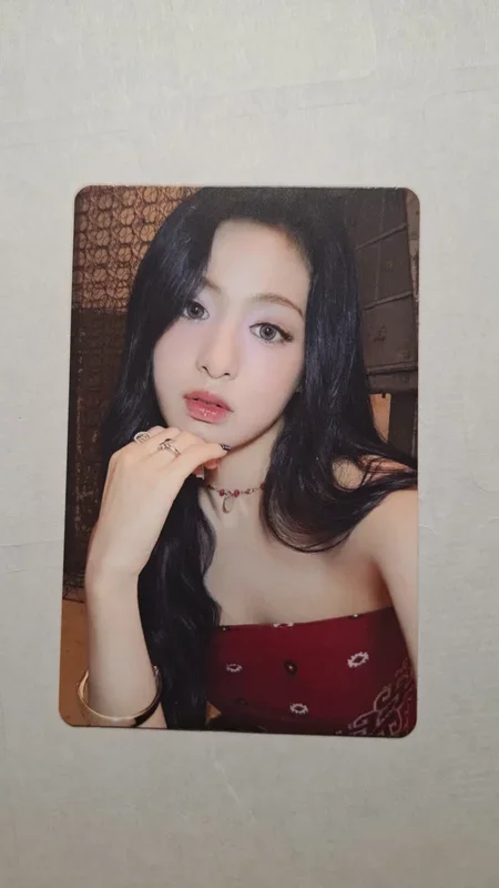 Ahyeon Drip pop up store trading photocard