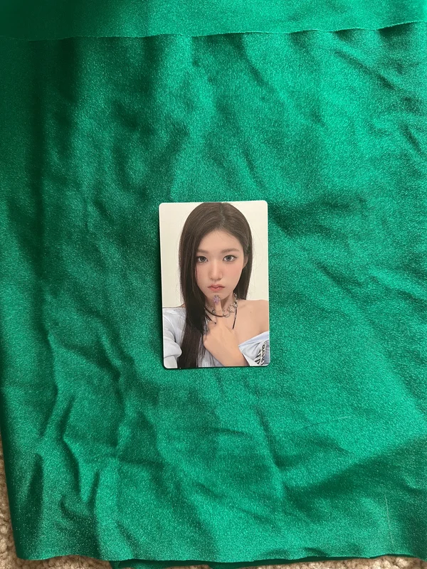 Yoon Jiyoon N/A Trading Card