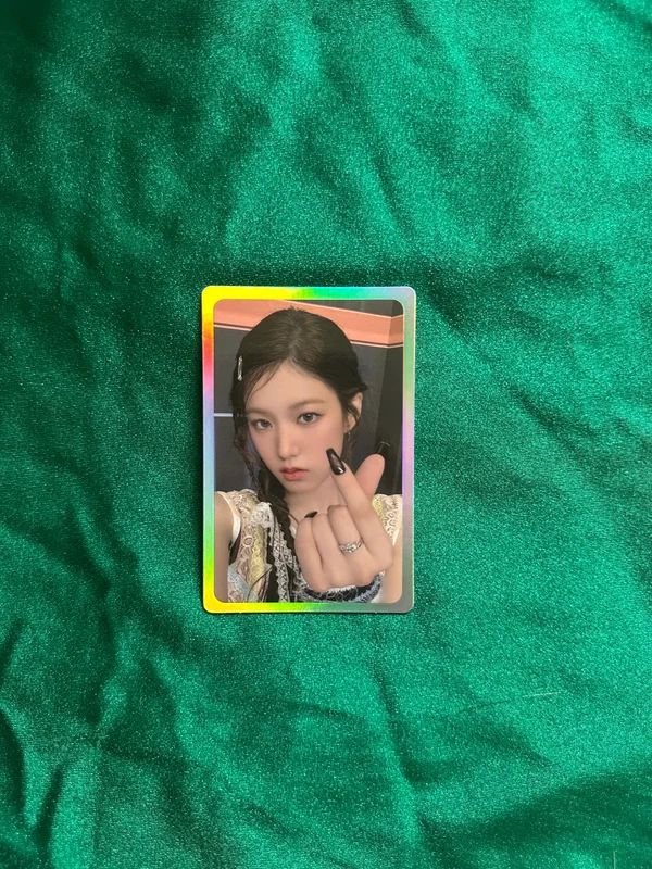 Yoon Jiyoon N/A Trading Card
