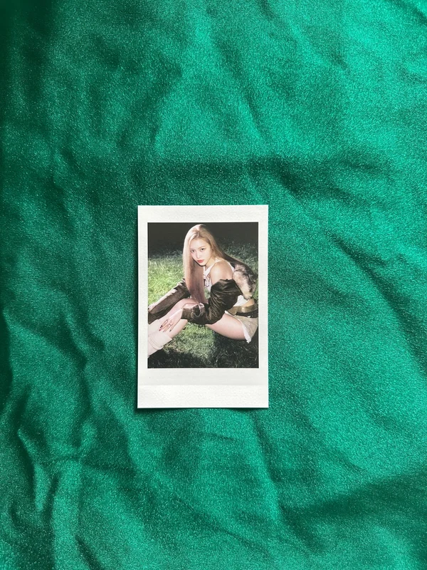 Jeong Saebi N/a na Polaroid