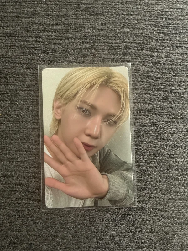 ATEEZ 7TH ANNIVERSARY OFFICIAL POP-UP '8ROOM' RANDOM PHOTOCARD PACK ver.B