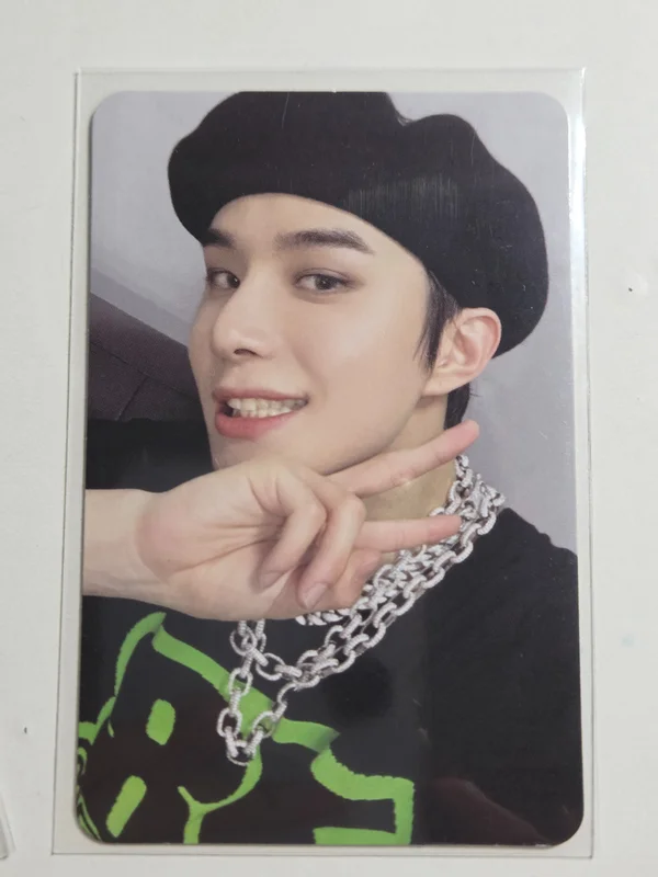 2 Baddies Photobook Ver. KR Ver.