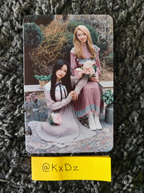 LOONA 今月の少女 アルバム Gowon & Oliviahye トレカ付き LOONA Unit 'Go Won&Olivia Hye' Photocard | Sold by kxdz | Used of
