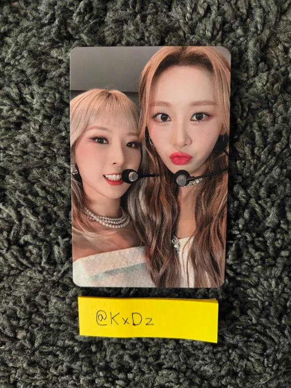 LOONA ＋＋限定盤A初版★トレカ付き LOONA Unit '2022 LOONA 1st WORLD TOUR LOONATHEWORLD IN SEOUL
