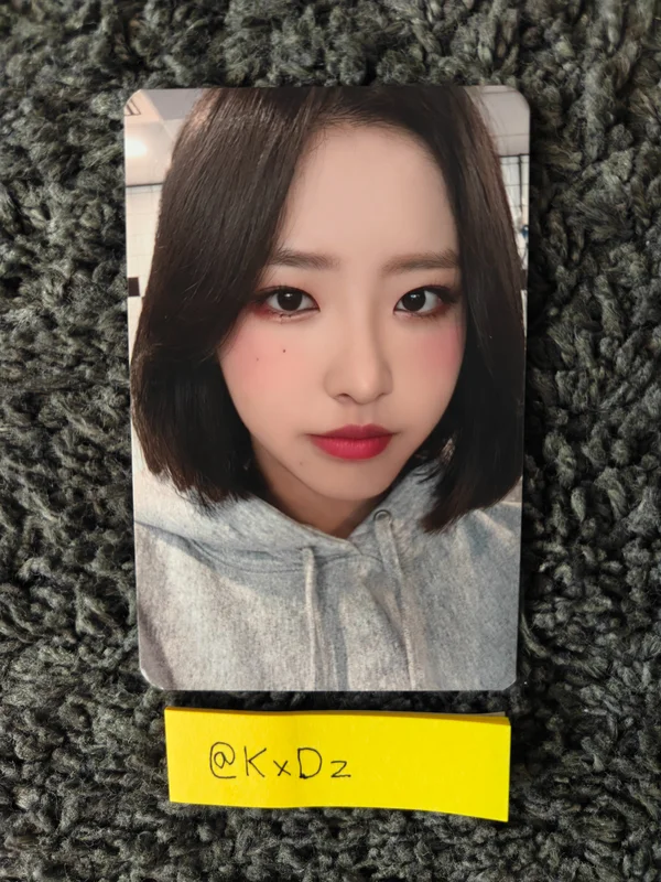 LOONA Olivia Hye 'Summer Special [Flip That] C ver.' Photocard