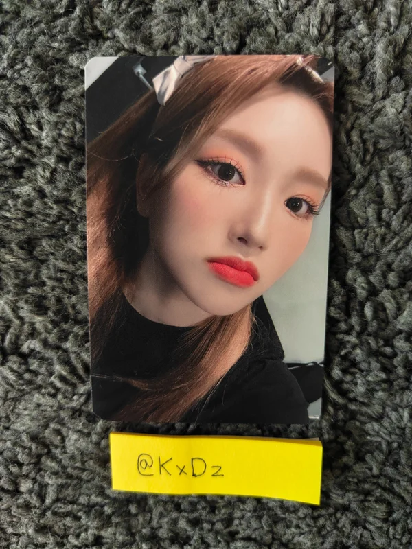 2022 LOONA 1st WORLD TOUR LOONATHEWORLD IN SEOUL TRADING CARD SET