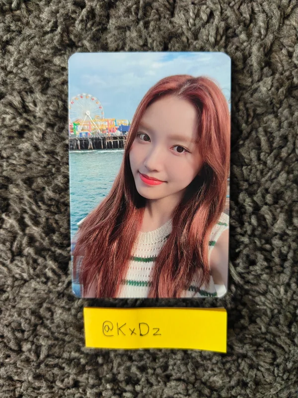 2022 LOONA 1st WORLD TOUR LOONATHEWORLD IN SEOUL TRADING CARD SET