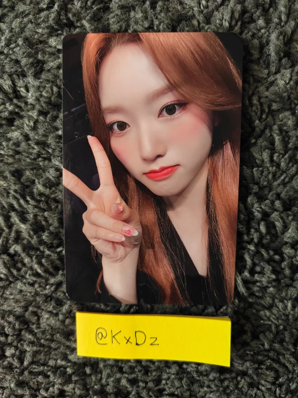 2022 LOONA 1st WORLD TOUR LOONATHEWORLD IN SEOUL TRADING CARD SET