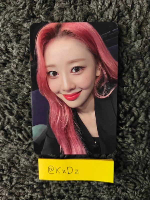2022 LOONA 1st WORLD TOUR LOONATHEWORLD IN SEOUL TRADING CARD SET
