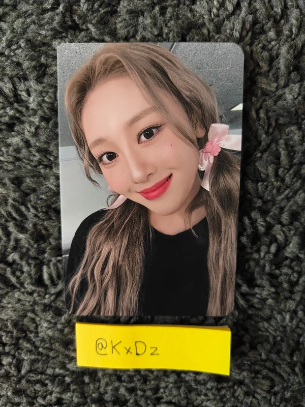 2022 LOONA 1st WORLD TOUR LOONATHEWORLD IN SEOUL TRADING CARD SET