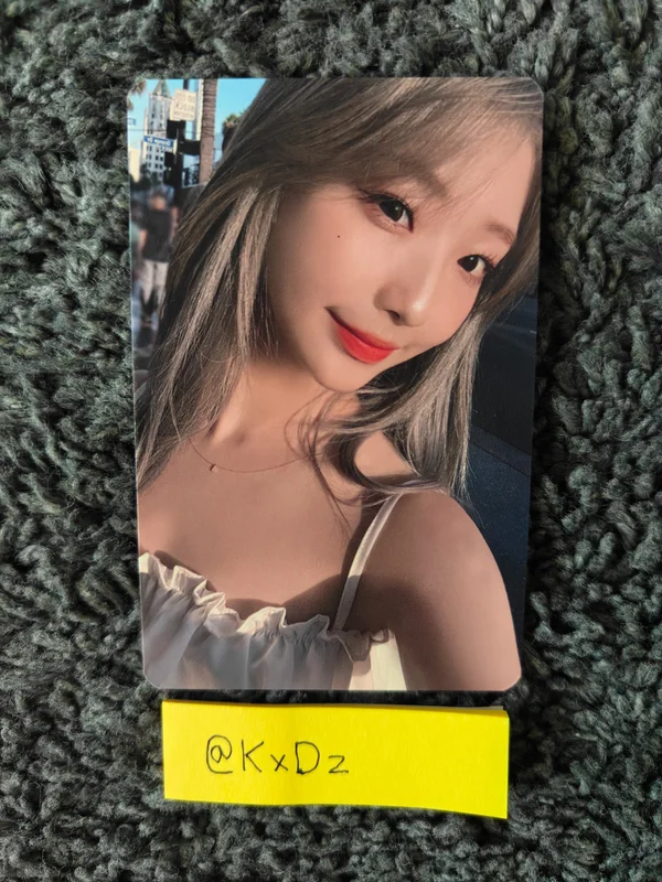 2022 LOONA 1st WORLD TOUR LOONATHEWORLD IN SEOUL TRADING CARD SET