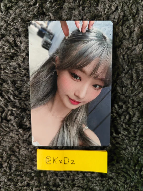 2022 LOONA 1st WORLD TOUR LOONATHEWORLD IN SEOUL TRADING CARD SET