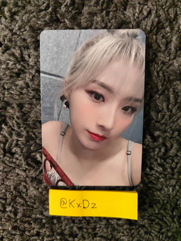 2022 LOONA 1st WORLD TOUR LOONATHEWORLD IN SEOUL TRADING CARD SET