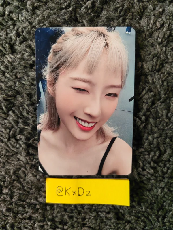 2022 LOONA 1st WORLD TOUR LOONATHEWORLD IN SEOUL TRADING CARD SET