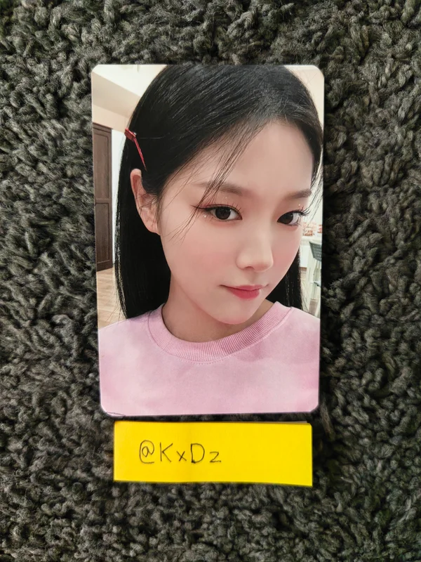 2022 LOONA 1st WORLD TOUR LOONATHEWORLD IN SEOUL TRADING CARD SET