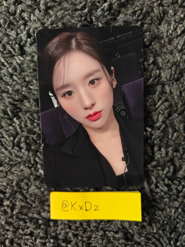 2022 LOONA 1st WORLD TOUR LOONATHEWORLD IN SEOUL TRADING CARD SET