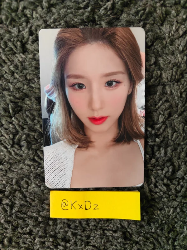 2022 LOONA 1st WORLD TOUR LOONATHEWORLD IN SEOUL TRADING CARD SET