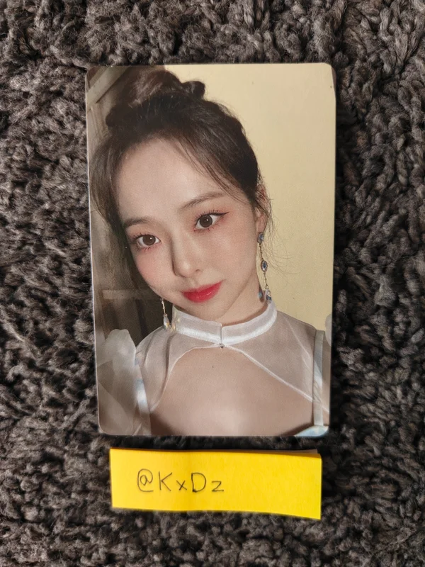 LOONA ViVi 'LOONATHEWORLD : Midnight Festival Vivi Photocard