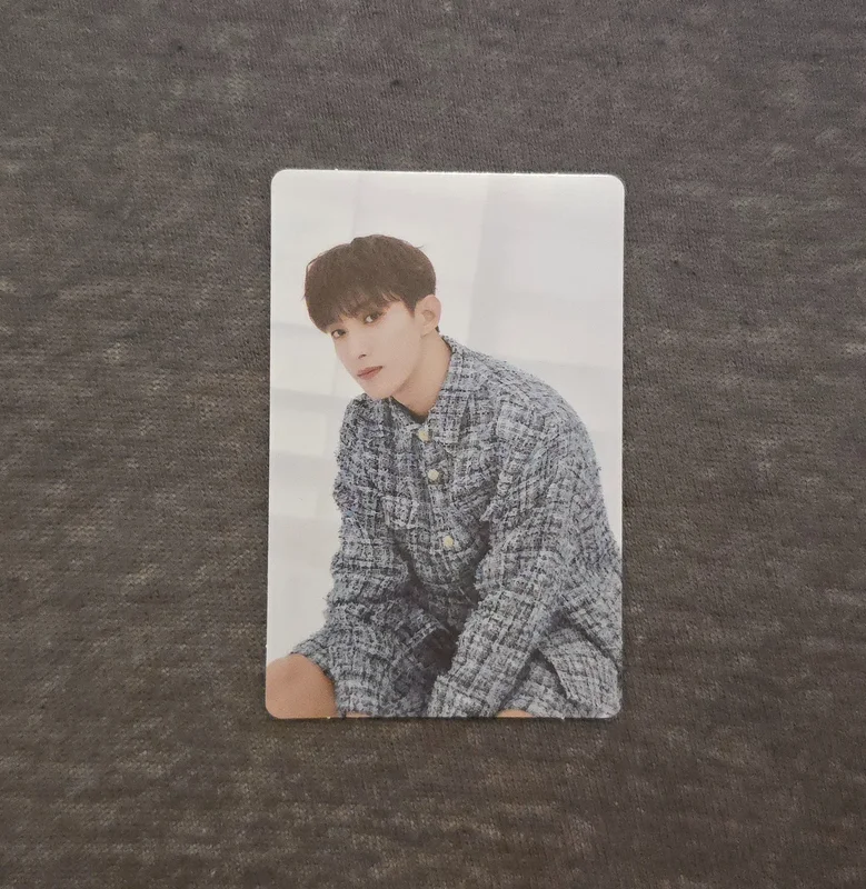 Seventeen tour follow trading card