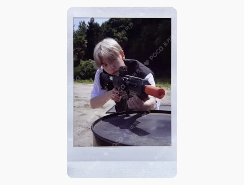 EXO's Travel the World POP-UP STORE TIN CASE POLAROID SET