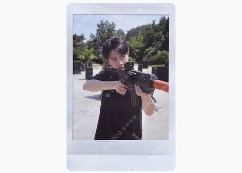 EXO's Travel the World POP-UP STORE TIN CASE POLAROID SET