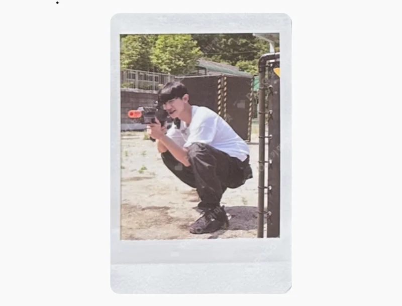 EXO's Travel the World POP-UP STORE TIN CASE POLAROID SET