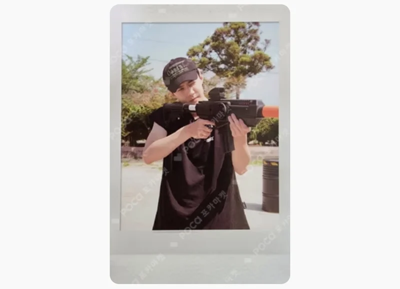EXO's Travel the World POP-UP STORE TIN CASE POLAROID SET