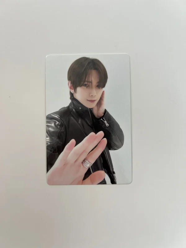 GOLDEN HOUR : Part.1 US Exclusive