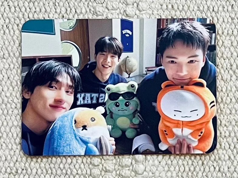 MONMUNGCHI X 2025 SEASONS GREETINGS STARSHIPSQUARE