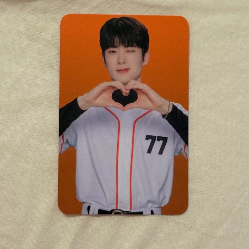 NCT ZONE POP-UP SPACE RANDOM TRADING CARD SET (BASEBALL PLAYER VER)