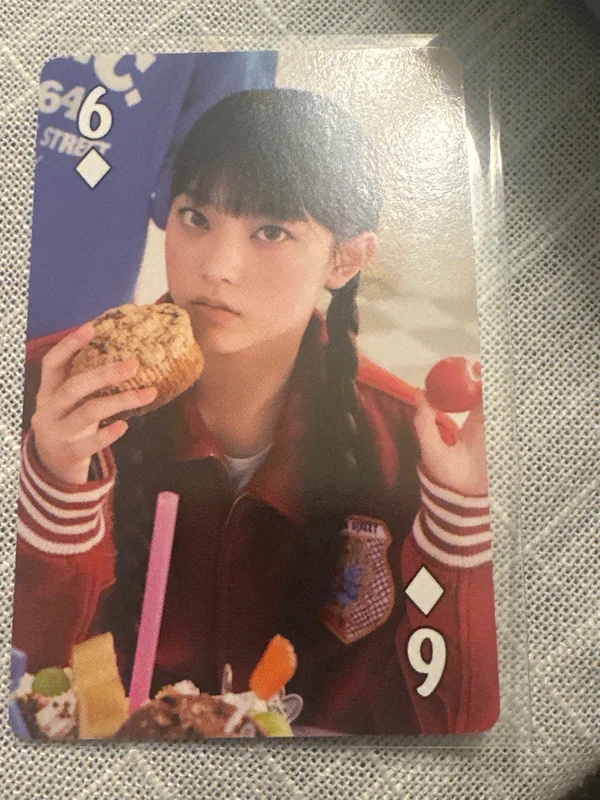 NewJeans 2023 SEASONS GREETINGS