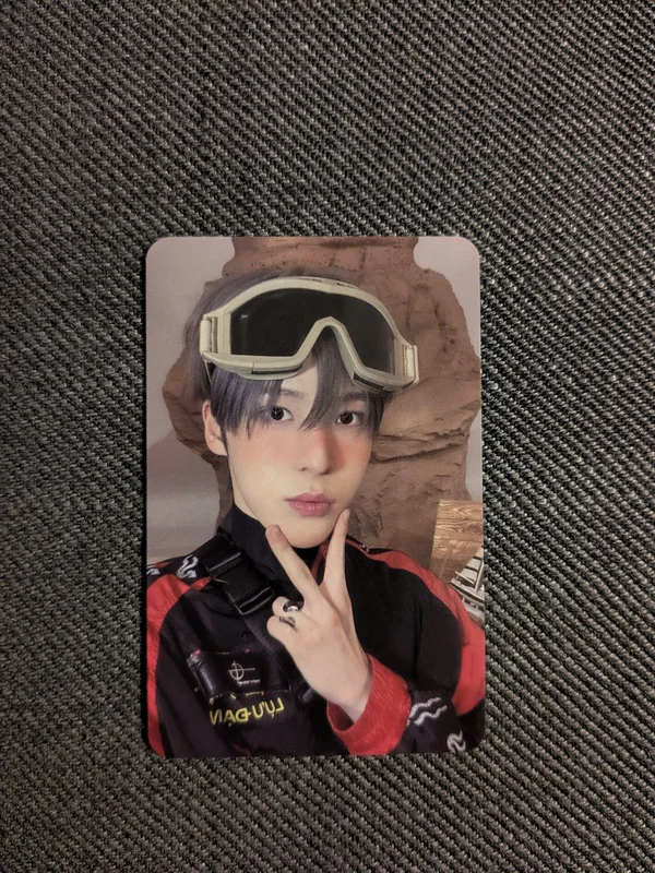 Yunho: ATEEZ X ANITEEZ POP-UP STORE ANITEEZ IN TREASURE RANDOM TRADING CARD