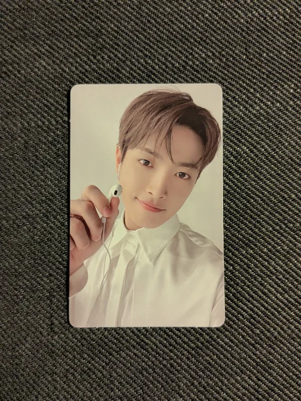 Hongjoong: ATEEZ 2025 WORLD TOUR [IN YOUR FANTASY] RANDOM PHOTOCARD PACK